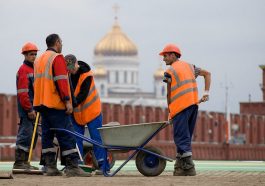 Мигрантов в России будут регистрировать в электронном реестре