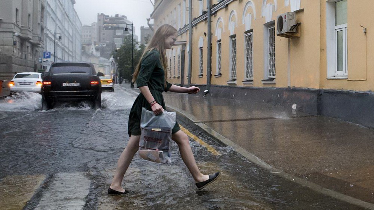 Москву накрыл суперливень и ураган